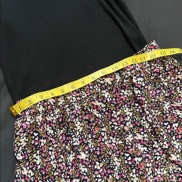 Ardene Duo Floral Asymmetrical Hem Ruffle Skirt and Basic Black Top - Size L - Picture 9 of 16